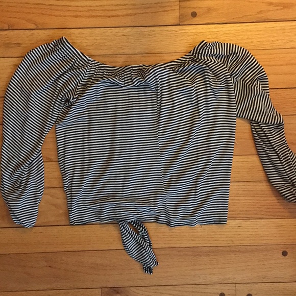 Long-Sleeve Crop Top - Picture 2 of 2